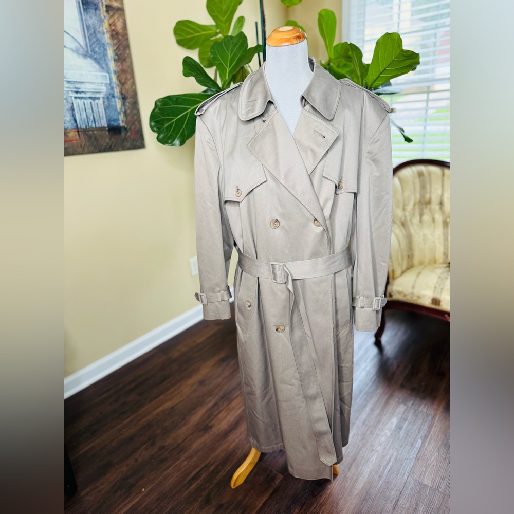 London Fog double-breasted trench coat with belted waist men’s Size 46 Regular